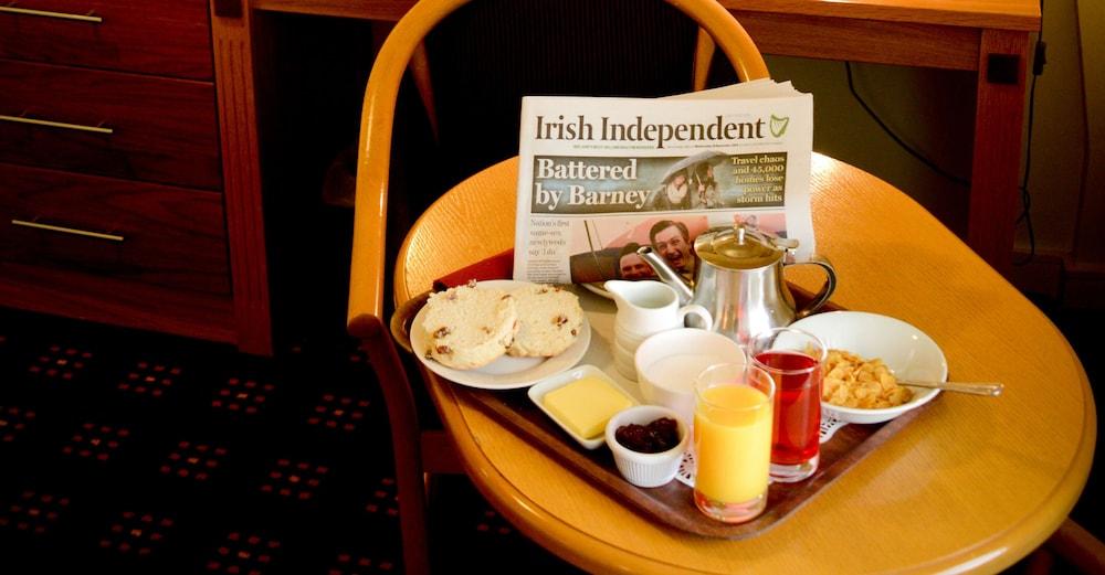 Bush Hotel County Leitrim Buitenkant foto