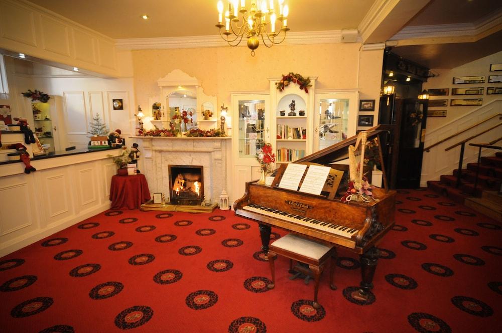 Bush Hotel County Leitrim Buitenkant foto