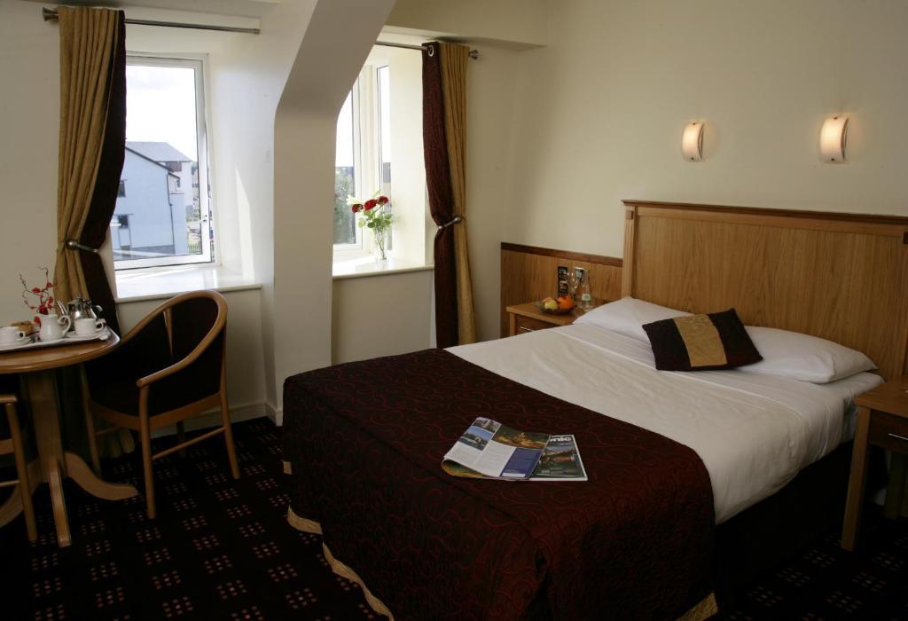 Bush Hotel County Leitrim Buitenkant foto